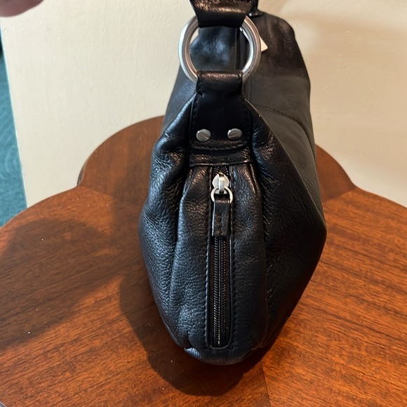 Clarks  Hobo bag  shoulder bag  pebbled leather Black  brushed silvertone HW GUC - Picture 9 of 14